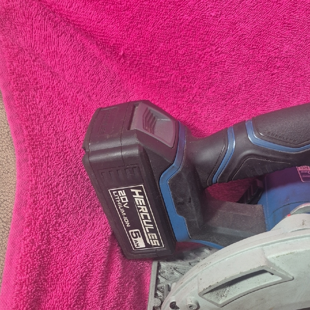 Cordless Circular Saw - Black and Blue - Picture 4 of 7